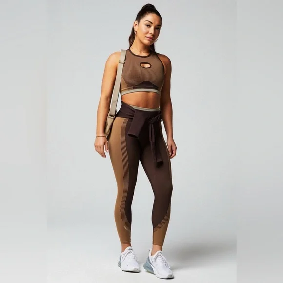 Fabletics Seamless Fusion Tan and Chocolate Set Size M - Picture 1 of 6